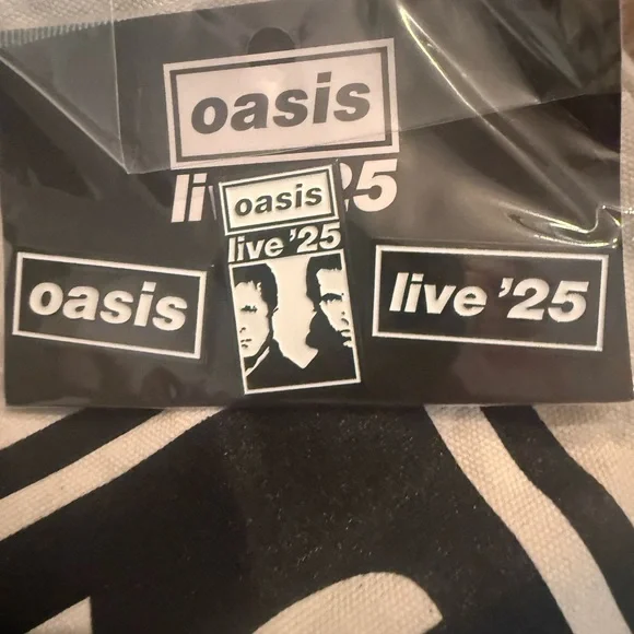 Oasis Live '25 Cream Tote and Accessories Set - Picture 4 of 5